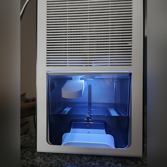 Small Portarble Dehumidifier Model CT2 95 oz. White. With Auto Shutoff. - Picture 2 of 14